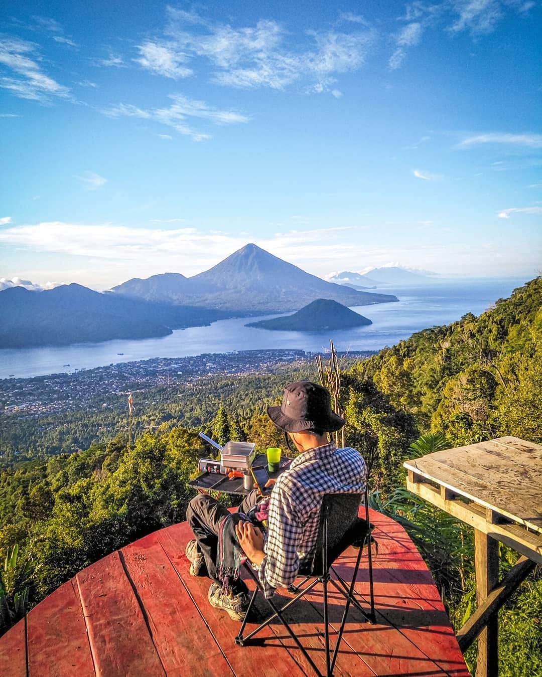 Mendaki ke Taman Love: Surga Tersembunyi di Lereng Gunung Gamalama